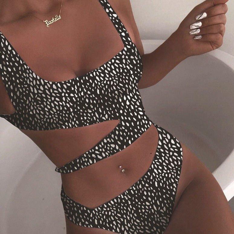 Women's Padded Push-Up One-Piece Swimsuit for Summer Beach Days — Black and White