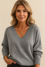 Women's V-neck cashmere jumper in pink — 100% premium cashmere, classic fit